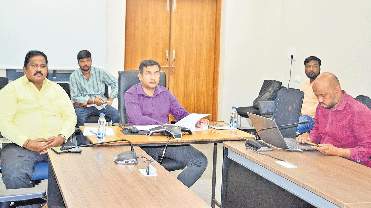 గ్యారెంటీ పథకాలకు డాక్యుమెంట్ల సేకరణ