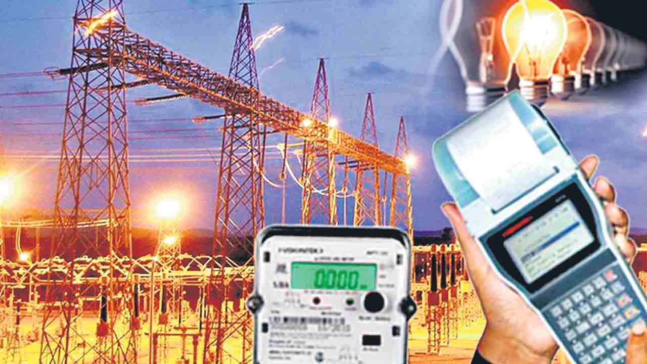 గిర్రున తిరుగుతున్న.. విద్యుత్‌ మీటర్లు..!