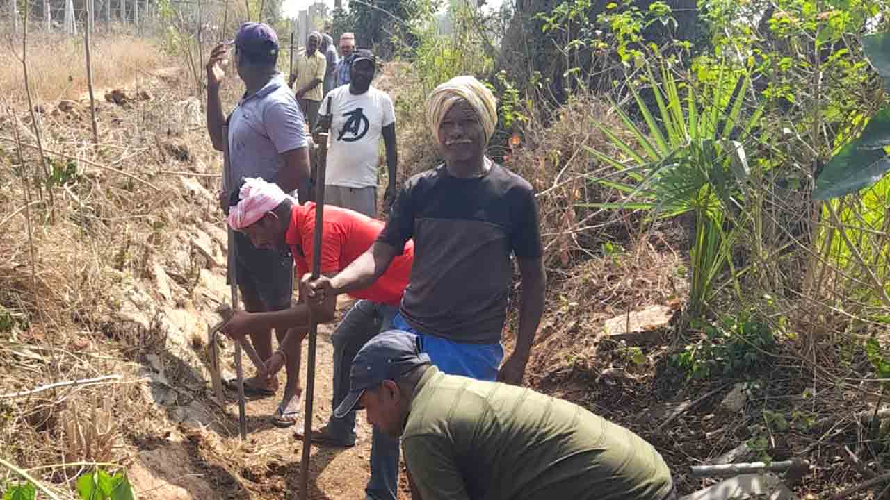 ‘ఉపాధి’కి అడ్డంకులు