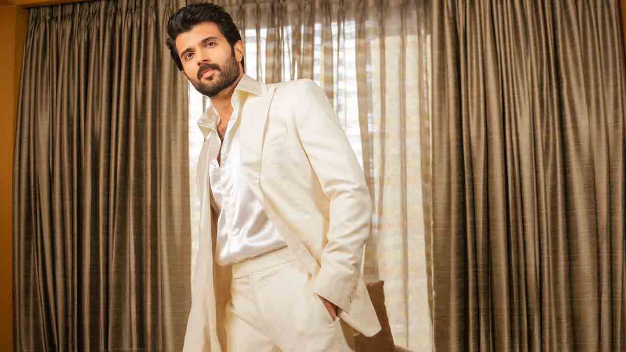 Family Star | ఫ్యామిలీ స్టార్ విజయ్‌ దేవర కొండ సూపర్ స్టైలిష్‌ స్టిల్స్‌ వైరల్