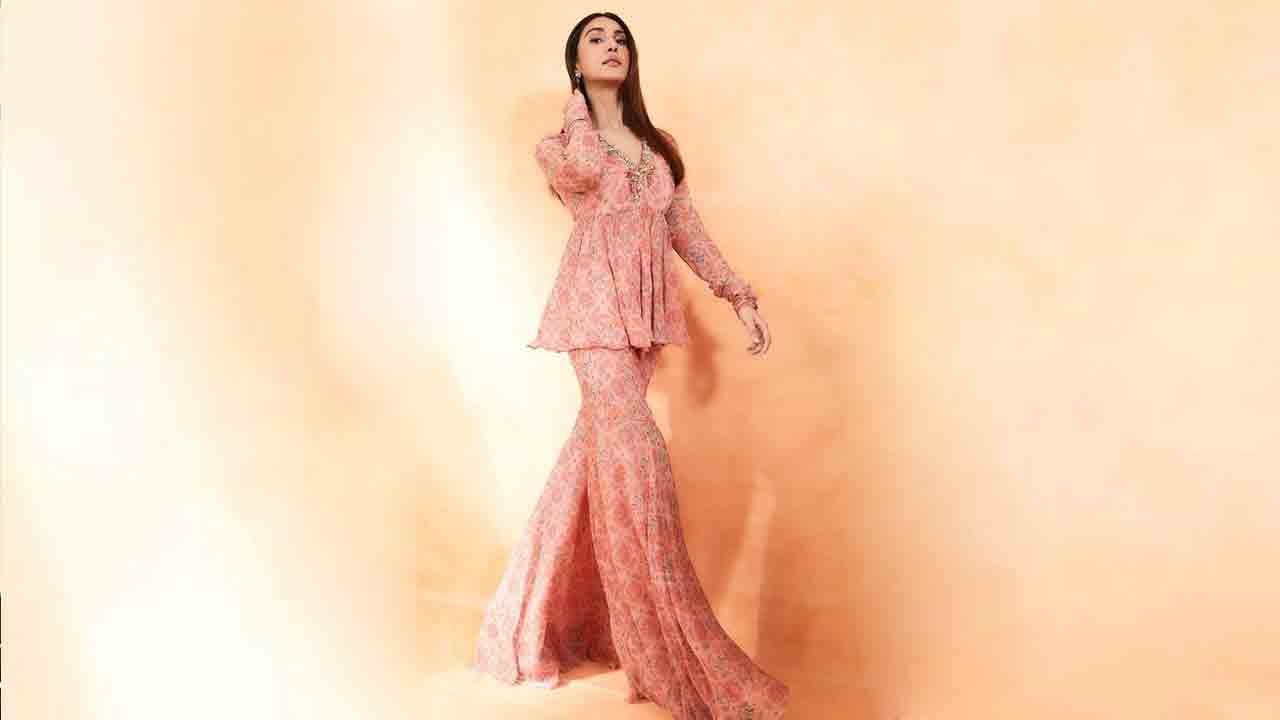 గులాబీ పువ్వంటి సోకు..