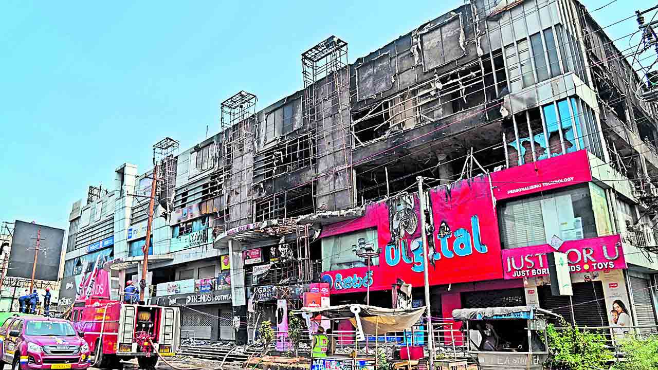 అగ్ని ప్రమాదంలో భారీ నష్టం