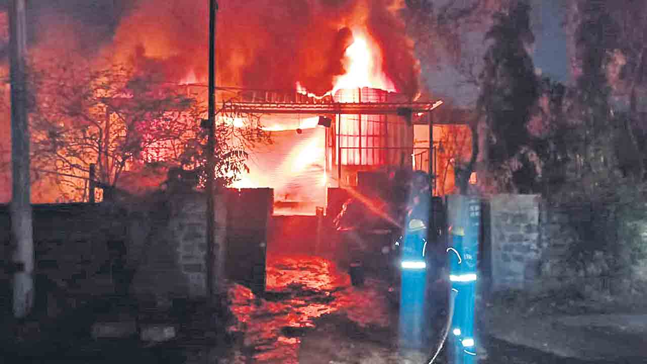 Tolichowki | టోలిచౌకిలో అగ్ని ప్రమాదం