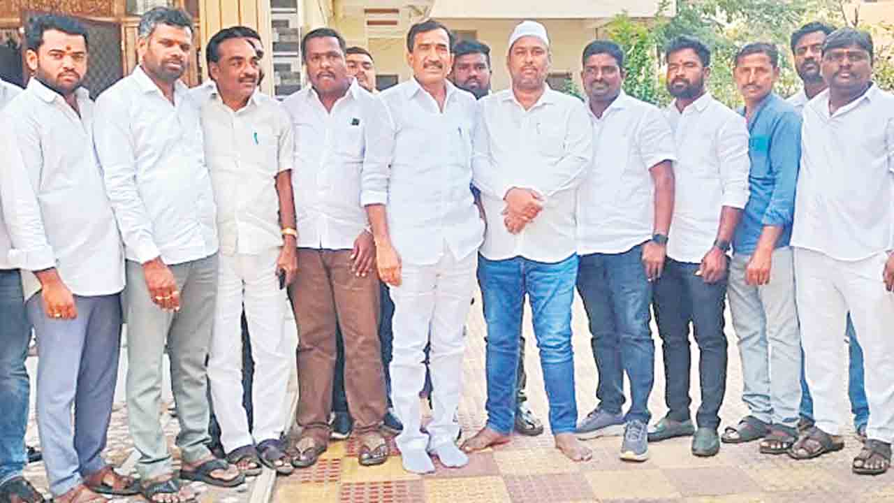 భూకబ్జాలు చేసిన చరిత్ర నీది
