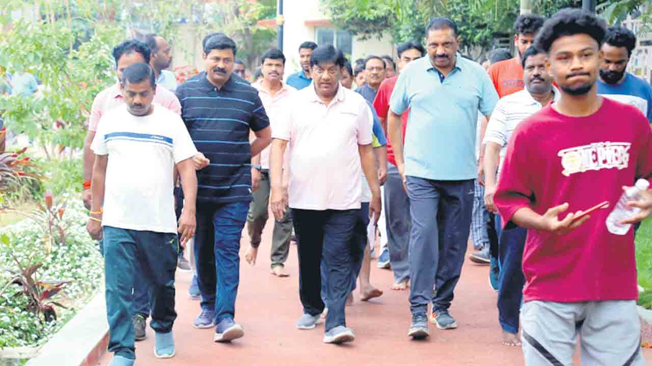 గెలిపించండి.. అభివృద్ధి చేసి చూపిస్తా