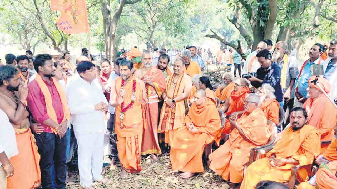 కొండగట్టులో గిరి ప్రదక్షిణ