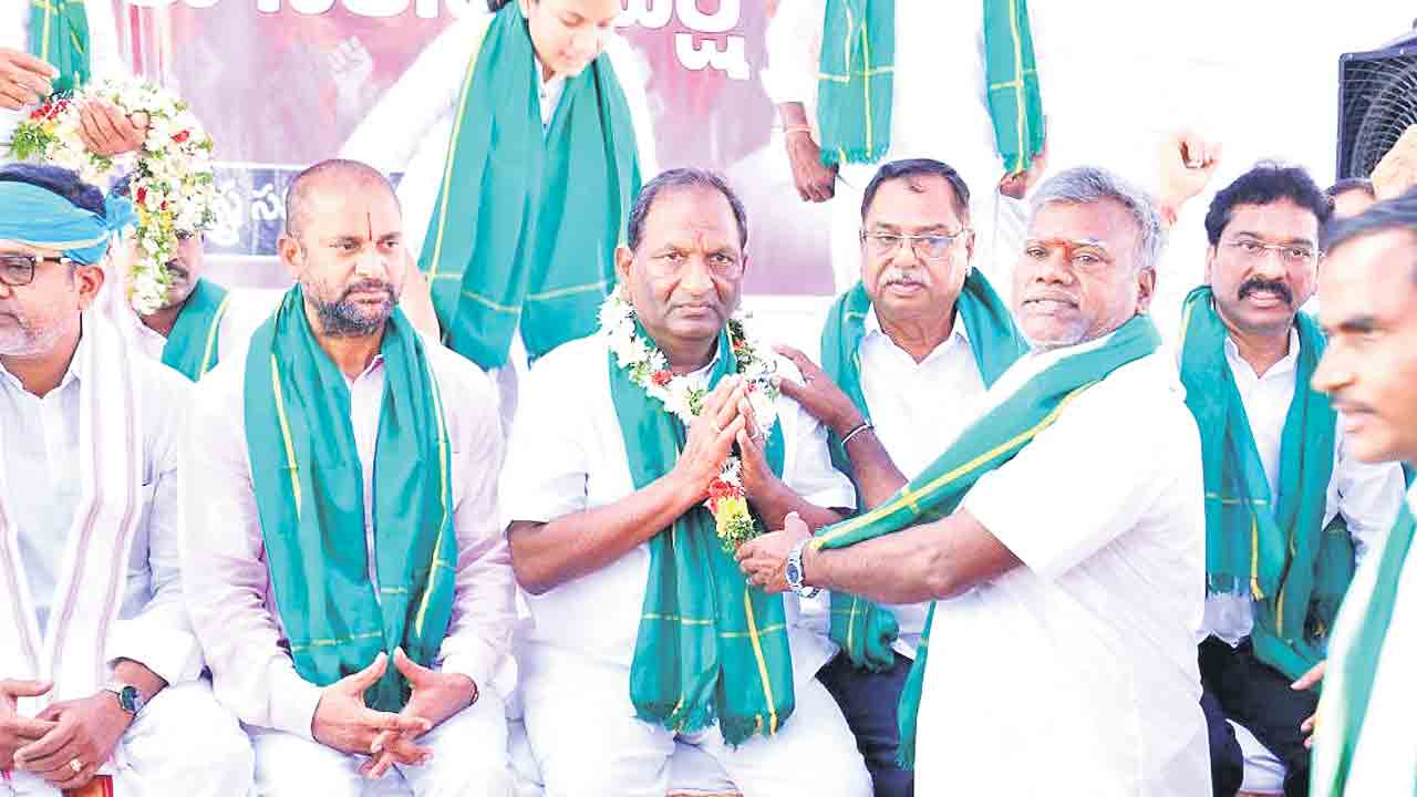 కదిలివచ్చిన కర్షకలోకం