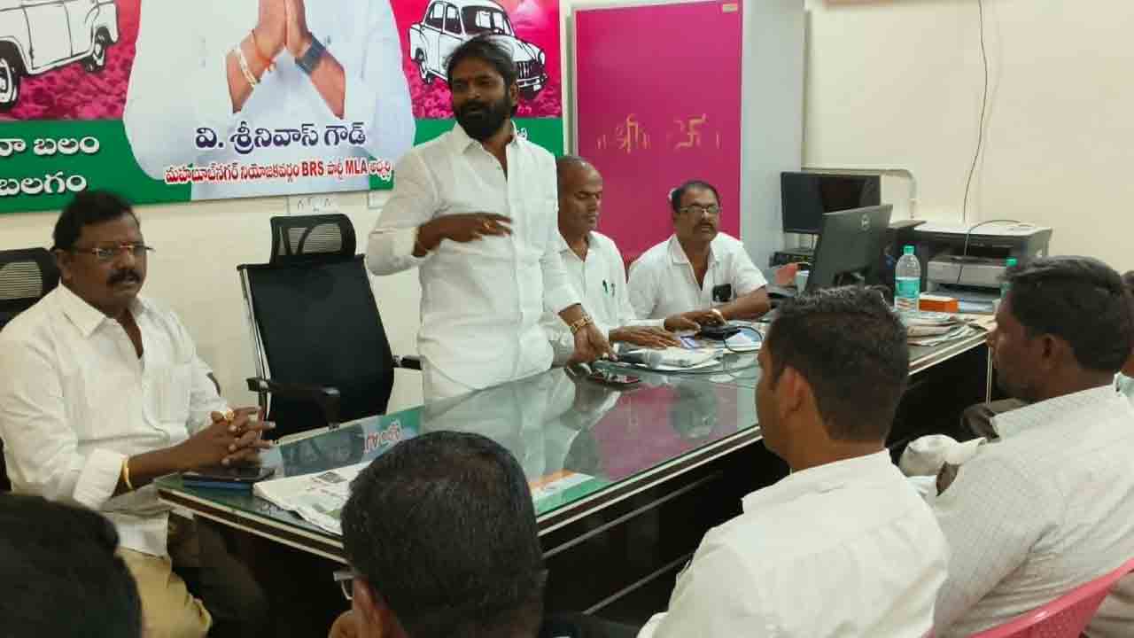 ఎండుతున్న నారుమడులు