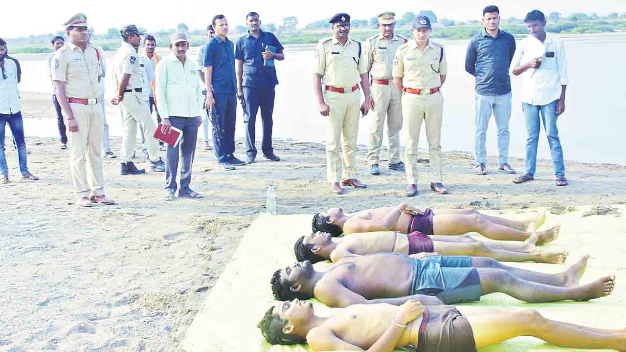 ఒకరి వెంట ఒకరు..