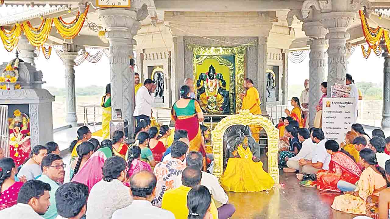 బగలాముఖి శక్తిపీఠంలో పౌర్ణమి పూజలు