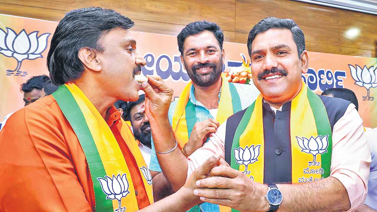 బీజేపీలో చేరిన గాలి