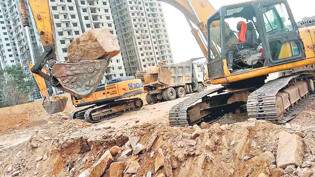 Land Grabbing | 5.3 ఎకరాల ఎఫ్‌టీఎల్‌ సేఫ్‌.. గోపన్‌పల్లిలో ఆక్రమణలకు జీహెచ్‌ఎంసీ అడ్డుకట్ట