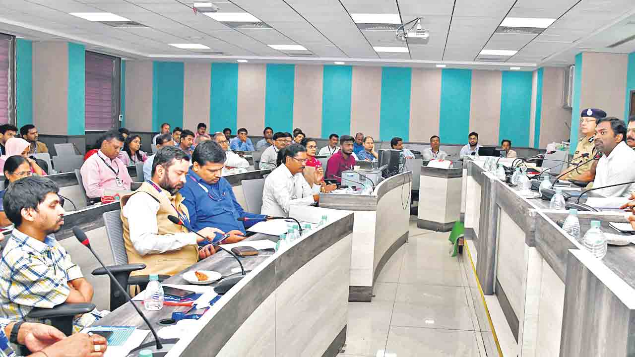 Ronald Ross | పది లక్షలు డ్రా చేస్తే సమాచారం ఇవ్వండి.. !