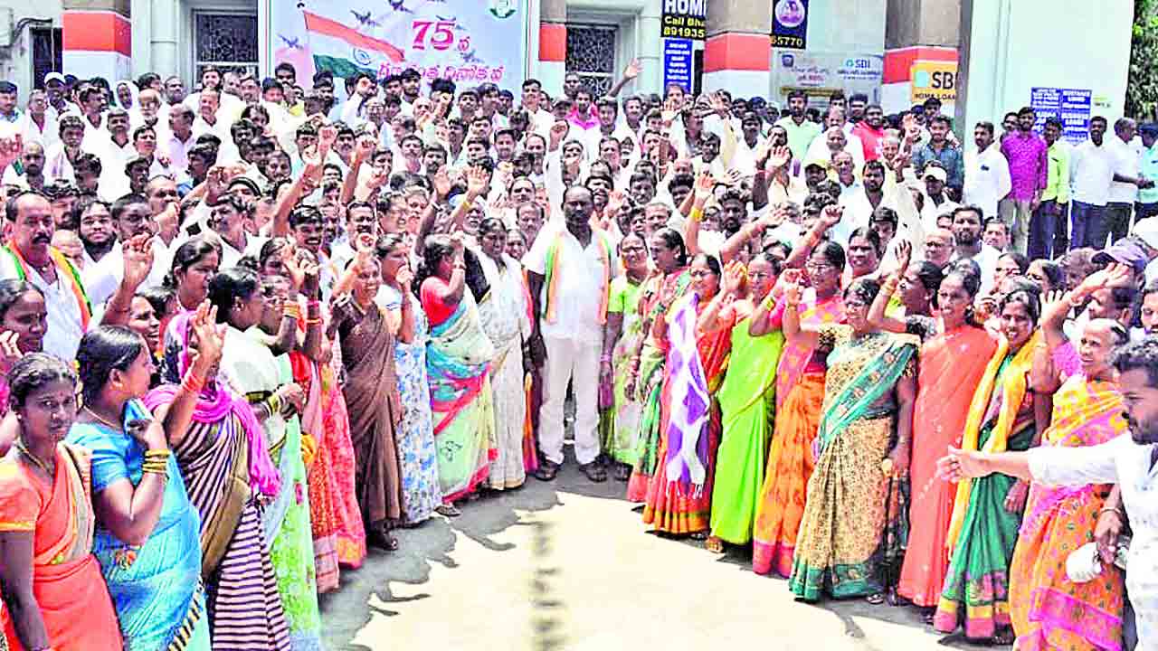 హస్తవ్యస్తం..