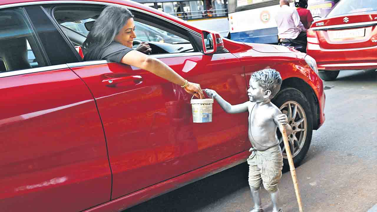 చిన్నోడికి ఎంత కష్టం