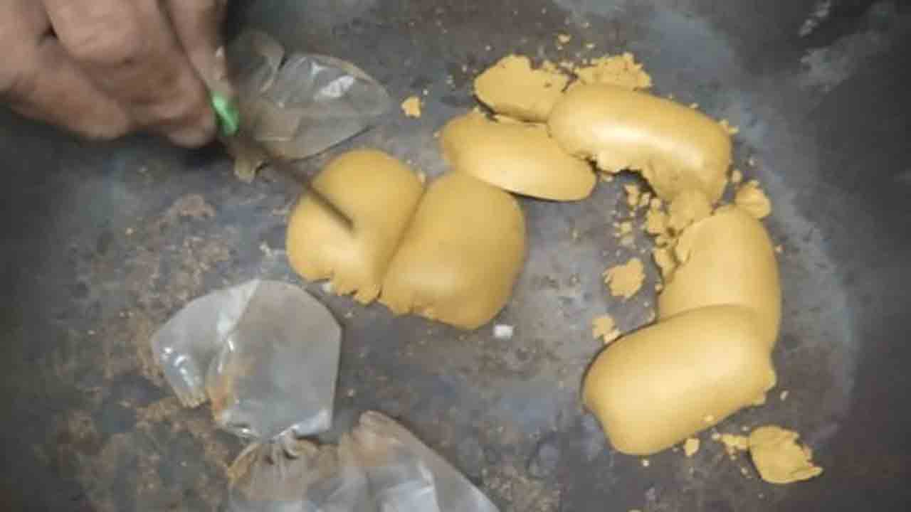 Gold Seized | తిరుచ్చి ఎయిర్‌పోర్ట్‌లో వెయ్యి గ్రాముల బంగారం పట్టివేత