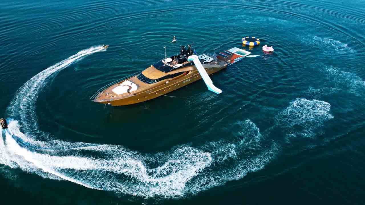 Gold ship | ప్రపంచంలోనే తొలి బంగారు నౌక.. ఈ నౌకలో ప్రయాణం కోటీశ్వరులకే సాధ్యం..!