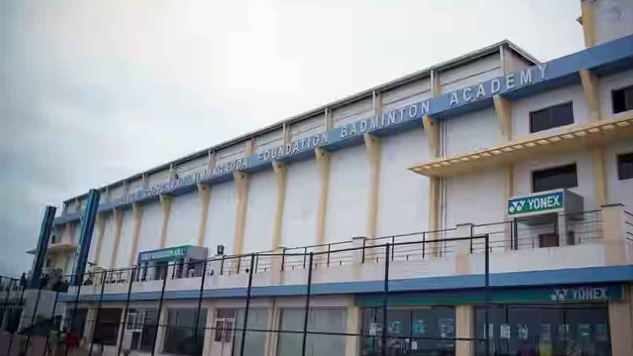 దత్తతకు స్పోర్ట్స్‌ కాంప్లెక్స్‌లు