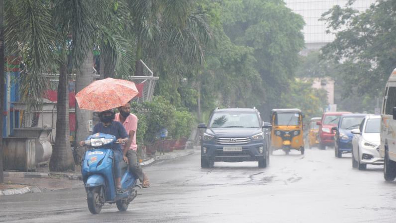 HYD Rains | హైదరాబాద్‌లో పలుచోట్ల వర్షం.. చల్లబడిన వాతావరణం