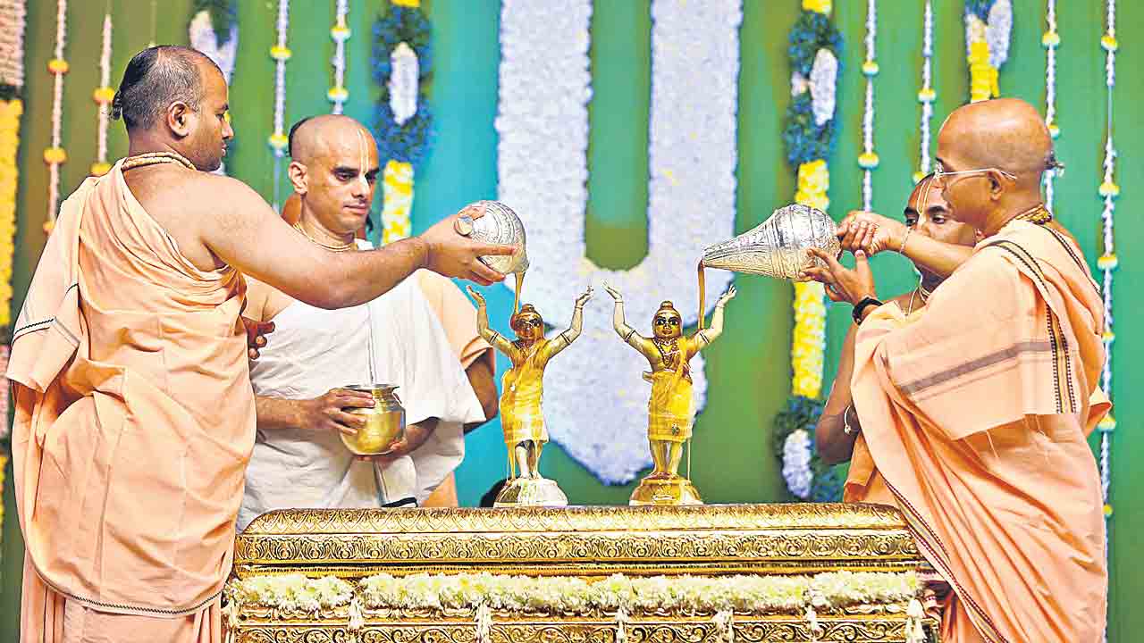 హరేకృష్ణ ఆలయంలో గౌరపూర్ణిమ వేడుకలు