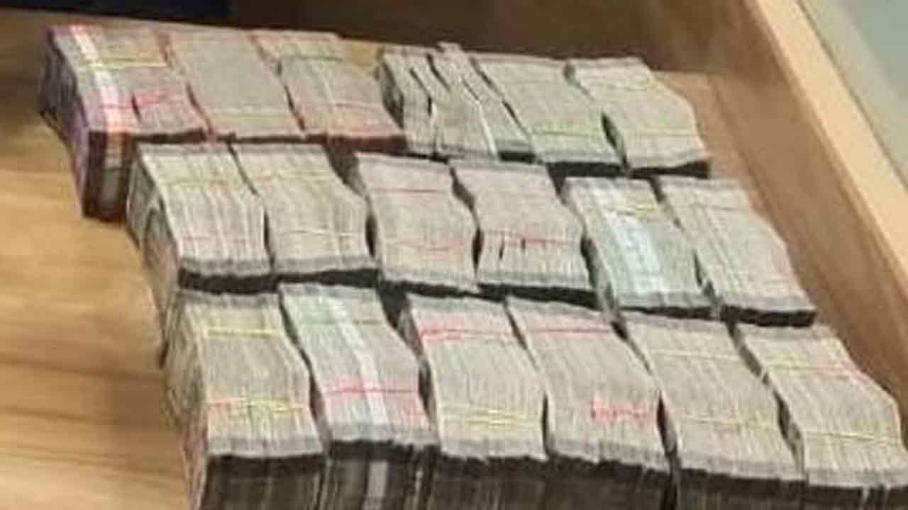 Hawala Cash | హైదరాబాద్‌లో పట్టుబడిన హవాలా డబ్బు.. రూ.50 లక్షలు సీజ్‌