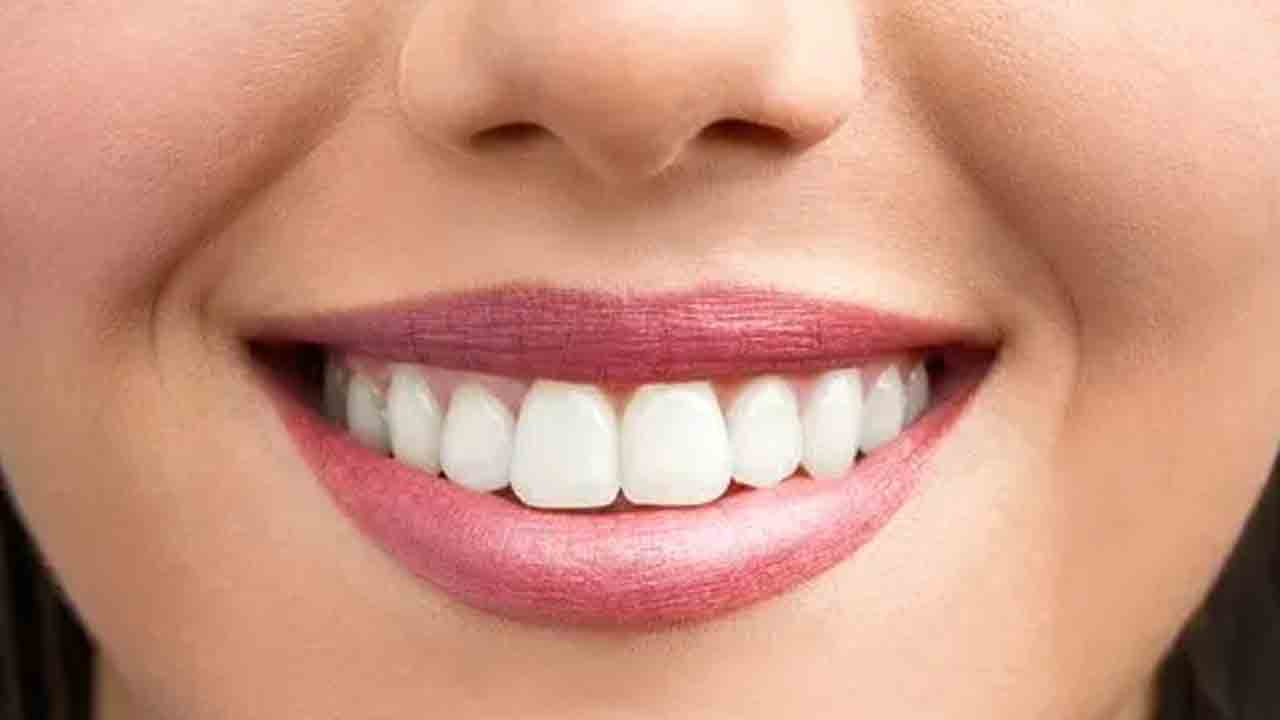Beauty tips | పళ్లు తెల్లగా లేవని ఆందోళనా.. అయితే మీ కోసమే ఈ చిట్కాలు