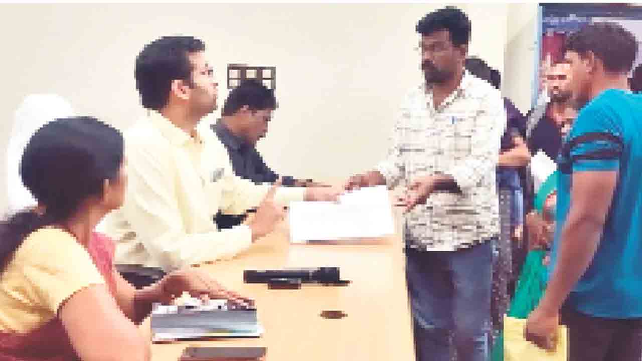 అర్హులందరికీ ప్రభుత్వ పధకాలు