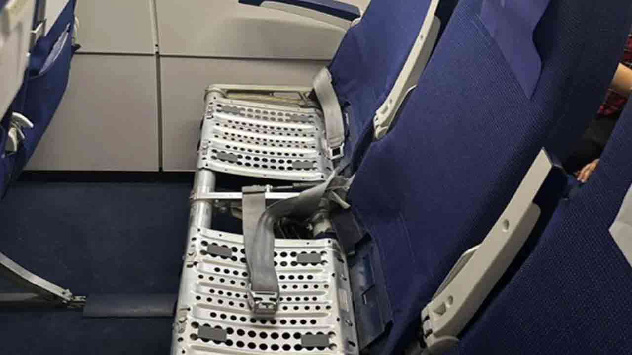 IndiGo Seat Cushion Missing | ఇండిగో విమానంలో సీటు కుషన్‌ మాయం.. ప్రయాణికురాలి ఫిర్యాదుపై ఆ   సంస్థ స్పందన