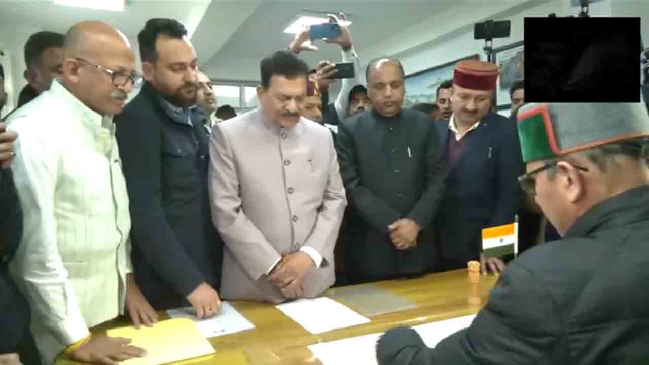 Himachal MLAs | హిమాచల్లో కాంగ్రెస్ సర్కారుపై నీలినీడలు.. రాజీనామా చేసి బీజేపీలో చేరిన ముగ్గురు ఇండిపెండెంట్లు..!