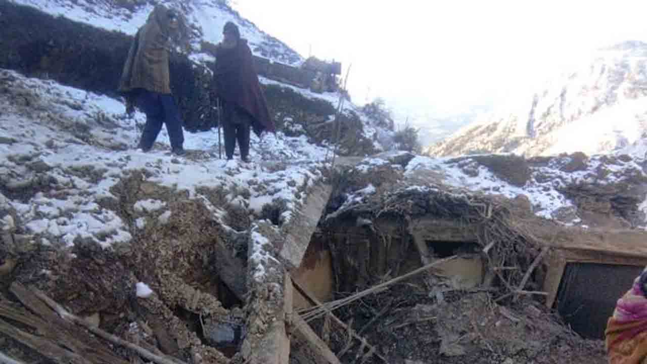 Jammu & Kashmir | కుటుంబం గాఢ నిద్రలో ఉండగా కుప్పకూలిన ఇల్లు.. నలుగురు దుర్మరణం