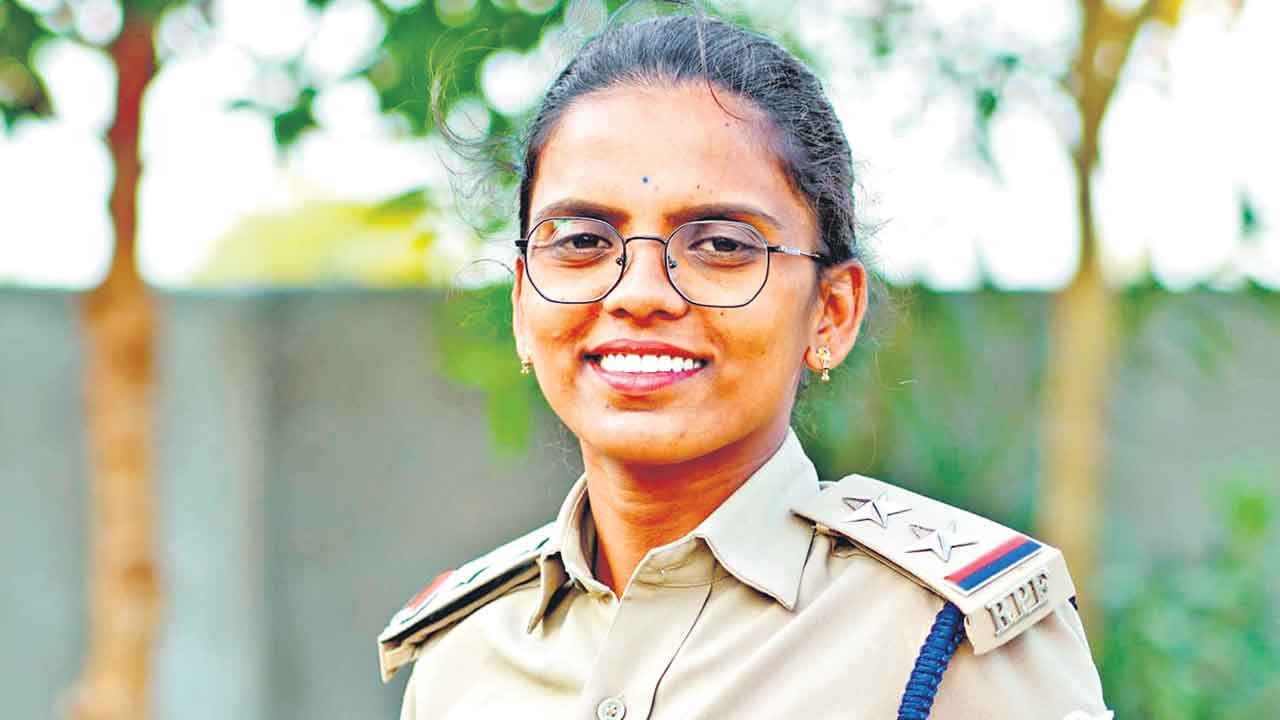 ఆర్పీఎఫ్‌ నకిలీ ఎస్సై గుట్టురట్టు