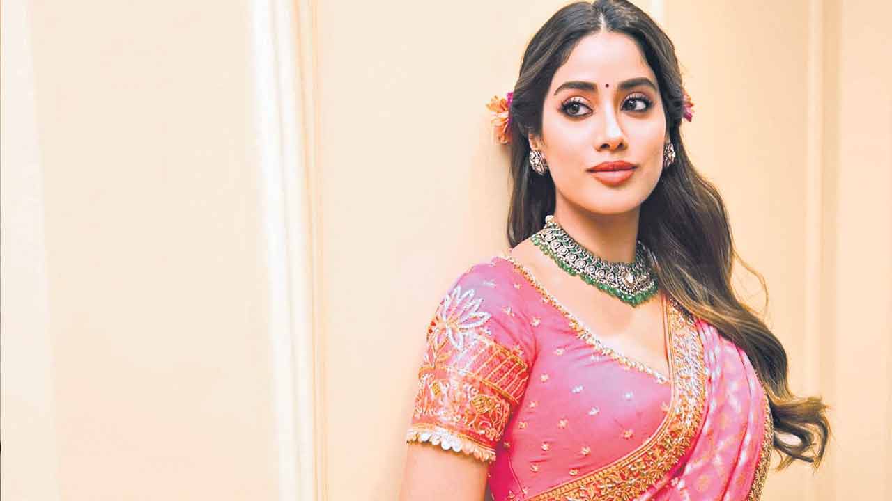 Janhvi Kapoor | రామ్‌ చరణ్‌తో జోడీగా జాన్వీకపూర్‌