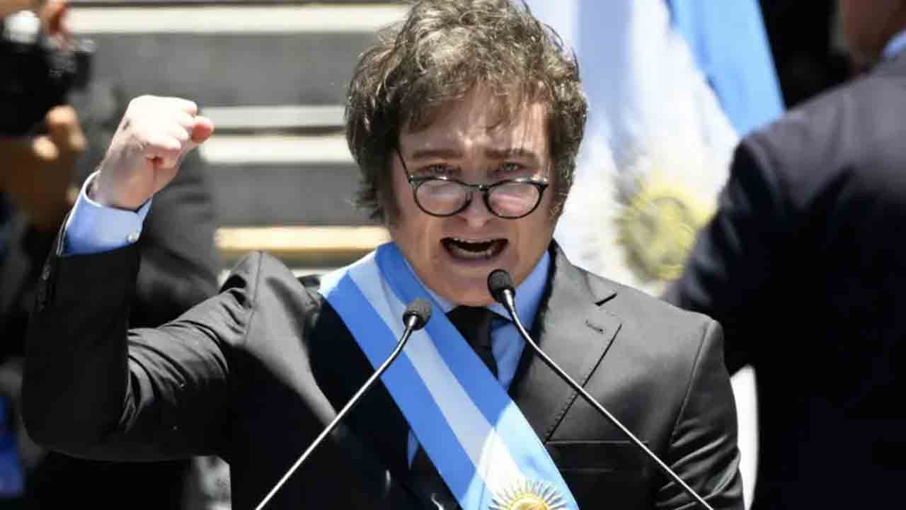 Argentina | అర్జెంటీనా అధ్యక్షుడి సంచలన నిర్ణయం.. 70 వేల మంది ప్రభుత్వ ఉద్యోగులపై వేటు..!