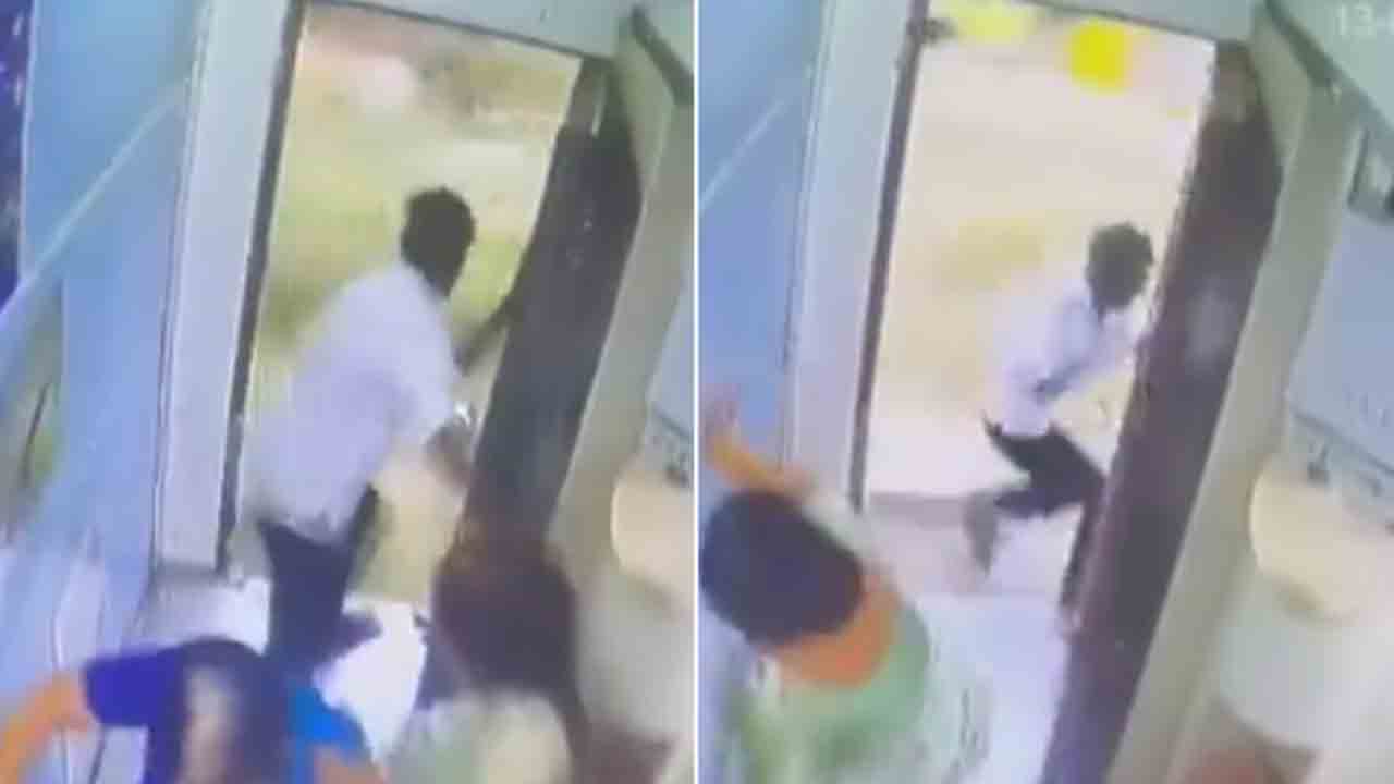 Watch: వృద్ధురాలి మెడలోని గొలుసు లాక్కొని.. కదులుతున్న రైలు నుంచి దూకిన వ్యక్తి