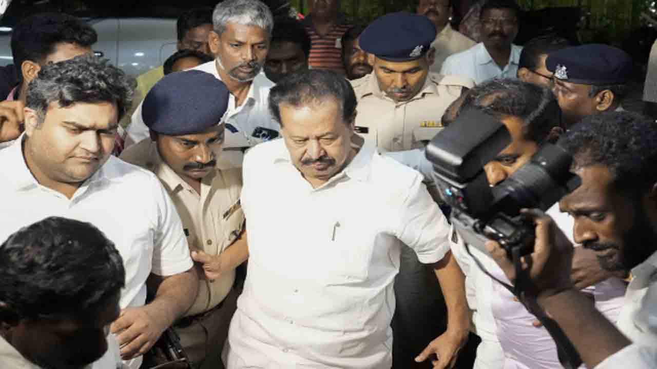 K Ponmudy | పొన్ముడిని మంత్రిగా నియమించేందుకు తమిళనాడు గవర్నర్ నిరాకరణ.. సుప్రీంకోర్టును   ఆశ్రయించిన ప్రభుత్వం