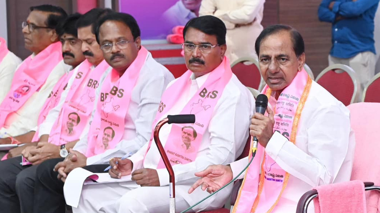 KCR | కాంగ్రెస్‌ సర్కారు నాలికమడతేసి తప్పించుకుంటున్నది : కేసీఆర్‌