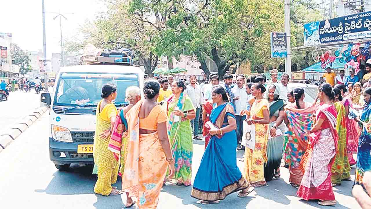 తులం బంగారం హామీ ఏమైంది?