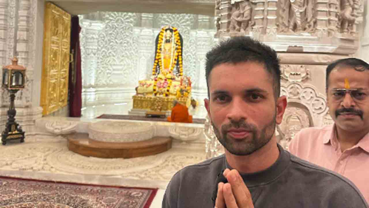 Keshav Maharaj | అయోధ్య బాలరాముడిని దర్శించుకున్న దక్షిణాఫ్రికా క్రికెటర్ కేశవ్ మహరాజ్
