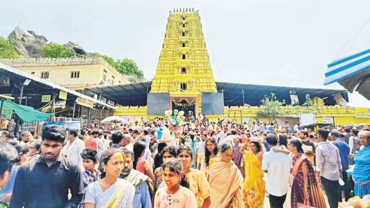 కొమురెల్లి మల్లన్నకు కోటిదండాలు