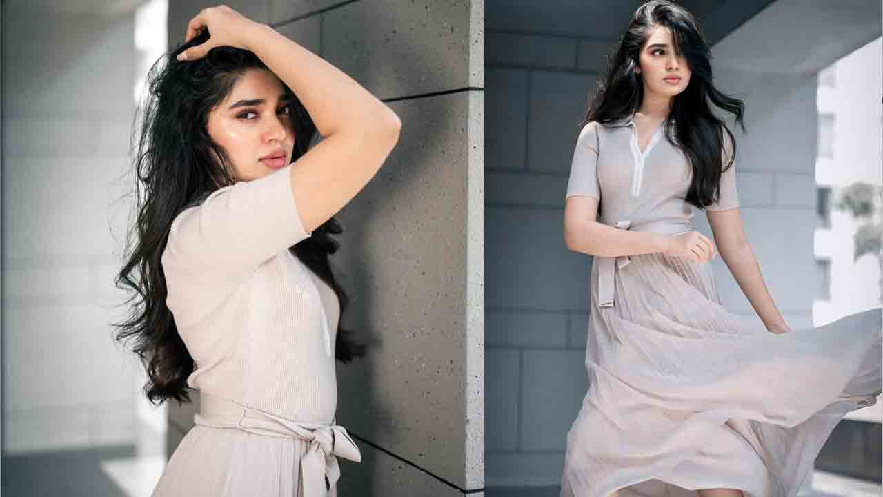 Krithi Shetty | నీ కన్ను నీలి సముద్రం.. ఉప్పెనలా కృతిశెట్టి సోయగాలు