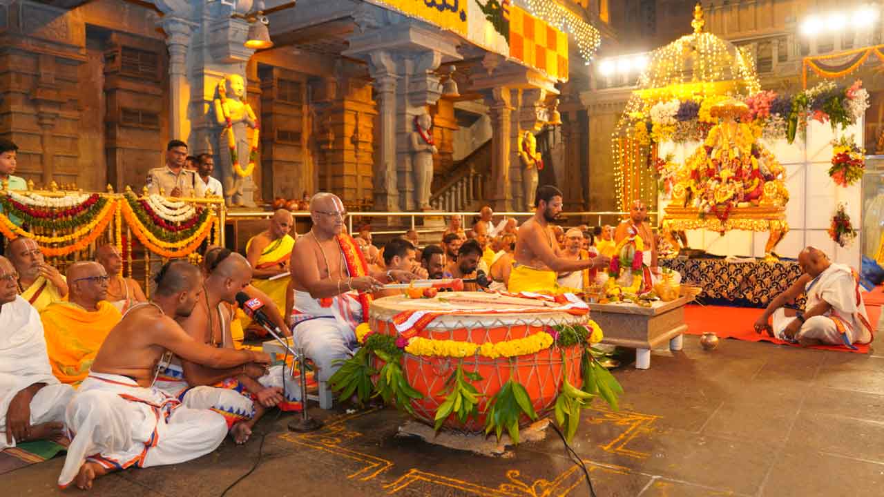 ధ్వజారోహణం.. దేవతాహ్వనం