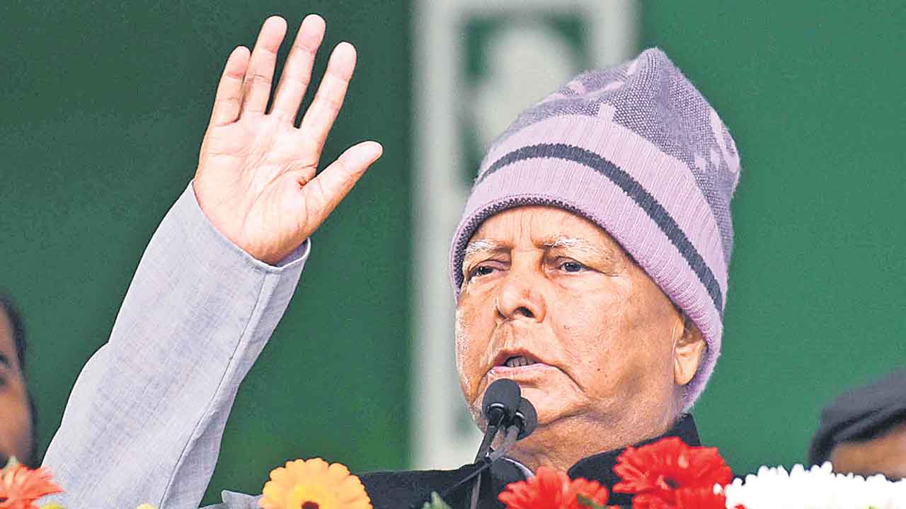 Lalu Prasad Yadav | ఆయన అసలు హిందువే కాదు.. తల్లి చనిపోతే గుండు గీయించుకోని మోదీ: ఆర్జేడీ చీఫ్‌ లాలూ