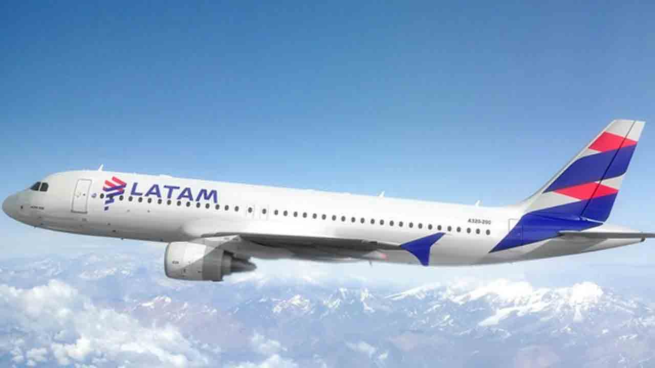 Latam Flight Loses Altitude | అకస్మాత్తుగా ఎత్తు కోల్పోయిన విమానం.. 50 మంది ప్రయాణికులకు   గాయాలు