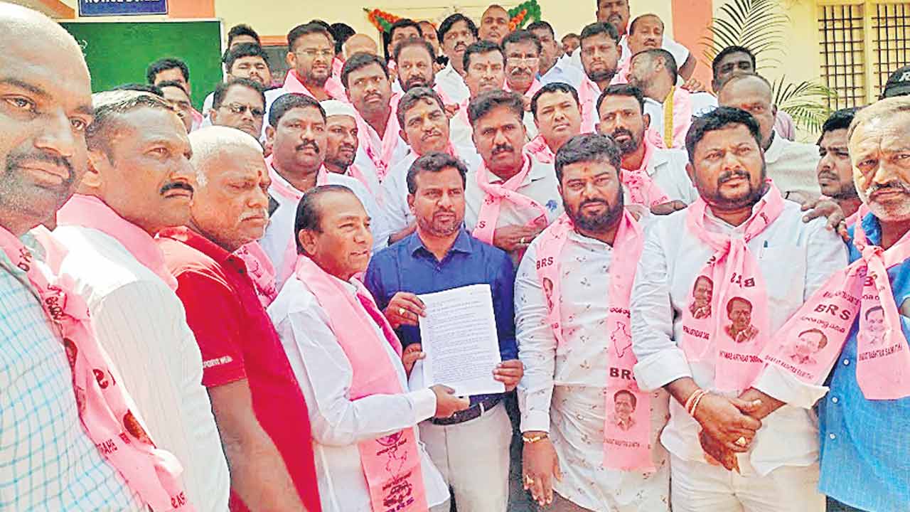 హామీలు అమలు చేయకుంటే పోరాటమే