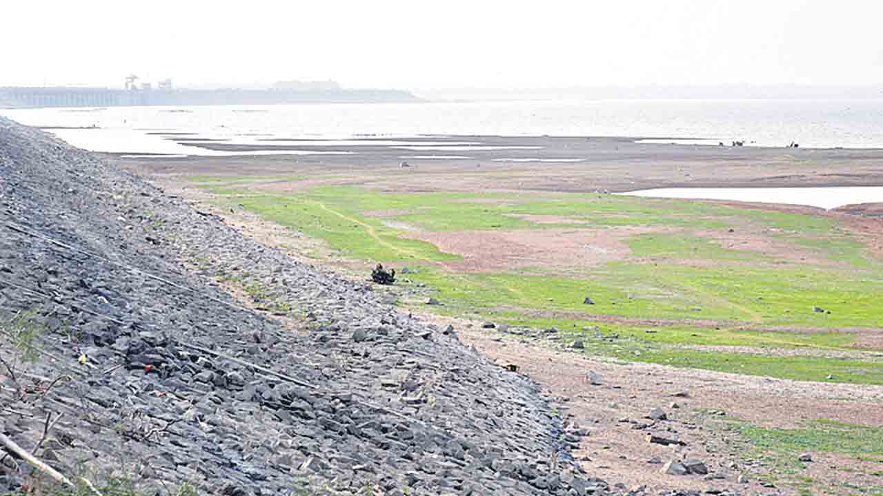 Drinking Water | కరీం‘నగరంలో’ నీటి కటకట.. వేసవి ముదిరితే పెరుగనున్న ఎద్దడి