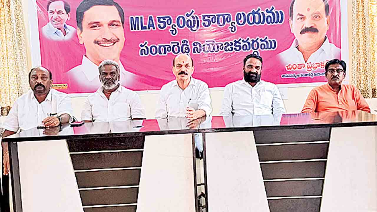 ఆటోడ్రైవర్లను ఆదుకోవాలి.. లేదంటే పోరాటం చేస్తాం