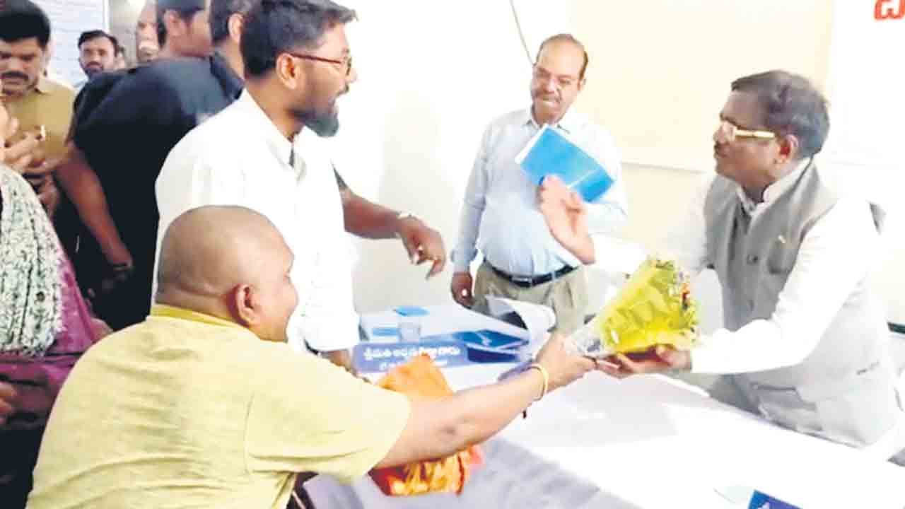 బియ్యం దందాకు మీ కాంగ్రెసోళ్లు అడ్డొస్తున్నరు