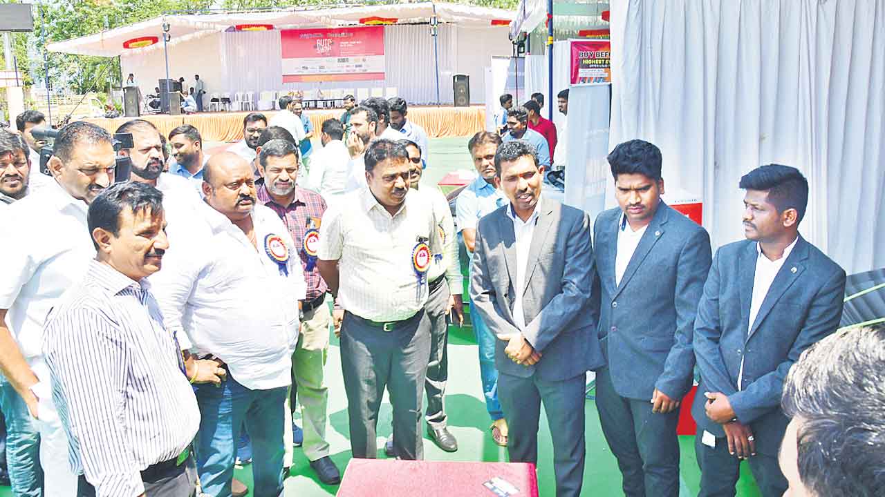ఆటో షో అదరహో