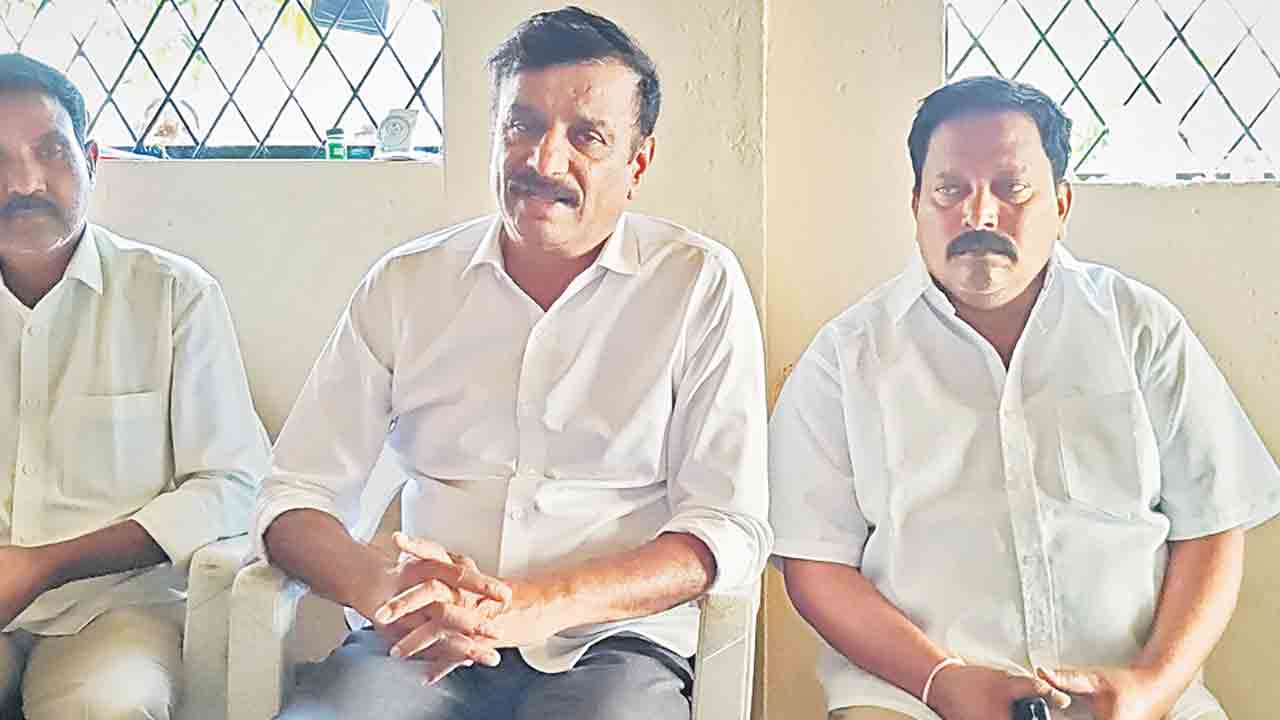 మెదక్‌లో ఎగిరేది గులాబీ జెండానే