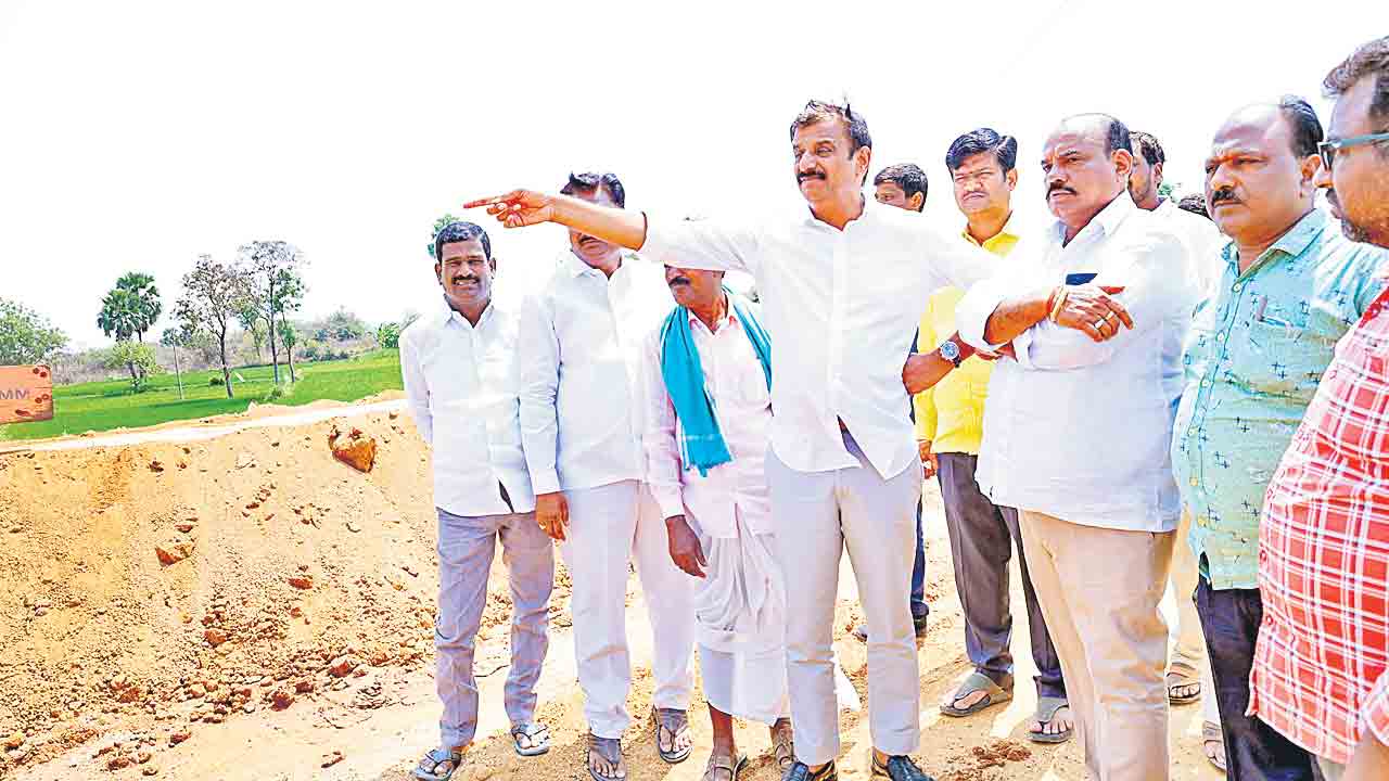 మల్లన్నసాగర్‌ ఉప కాల్వల నిర్మాణం వేగంగా చేపట్టాలి